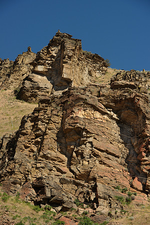 Gneiss cliff over the Columbia